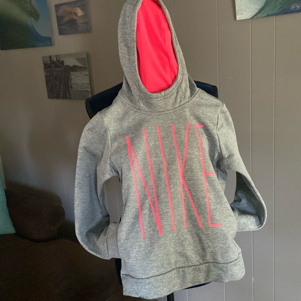 Young girl Nike hoodie with pockets